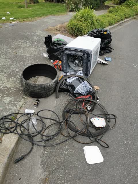 Rubbish/Recycling, a report photo