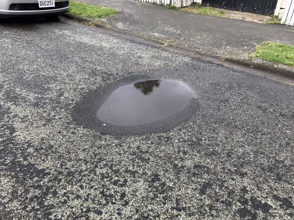 The photograph attached to this roading/streets report