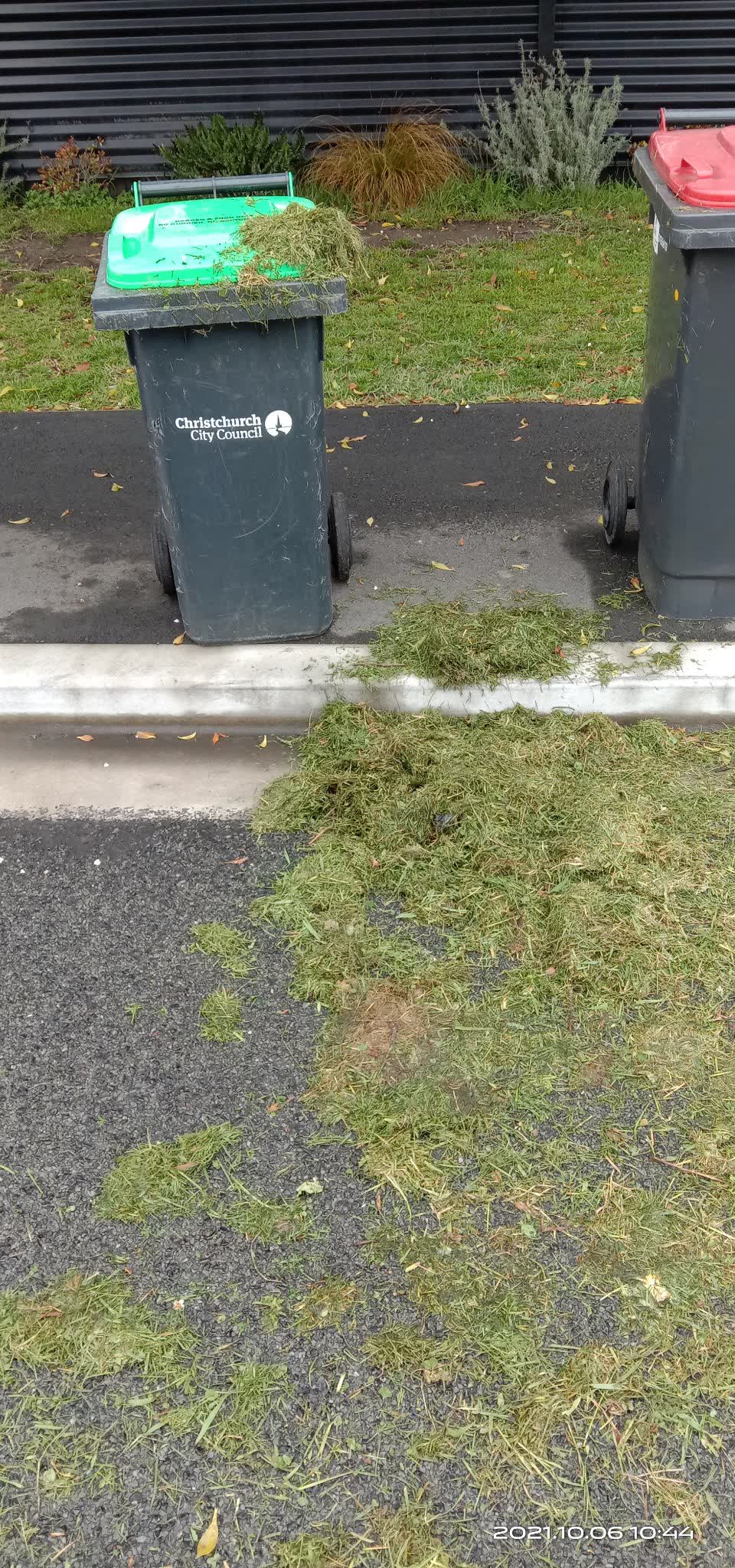 The photograph attached to this rubbish/recycling report