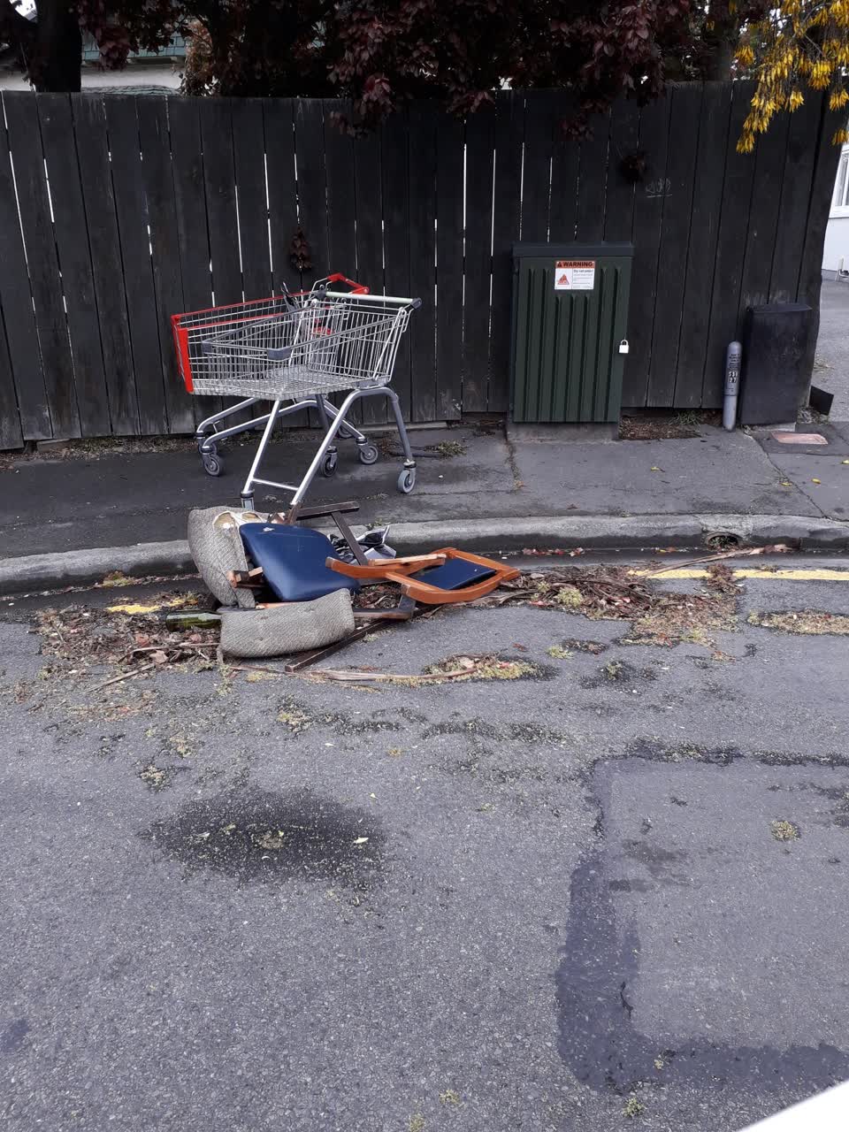The photograph attached to this rubbish/recycling report