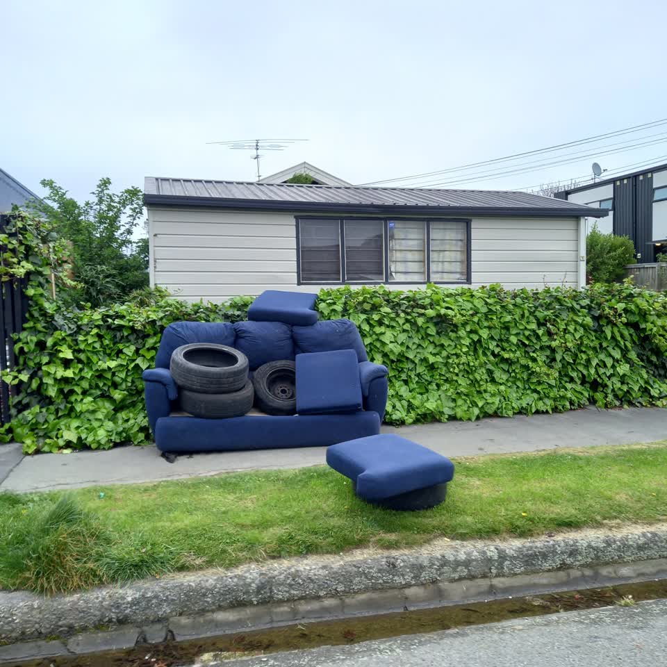 The photograph attached to this rubbish/recycling report