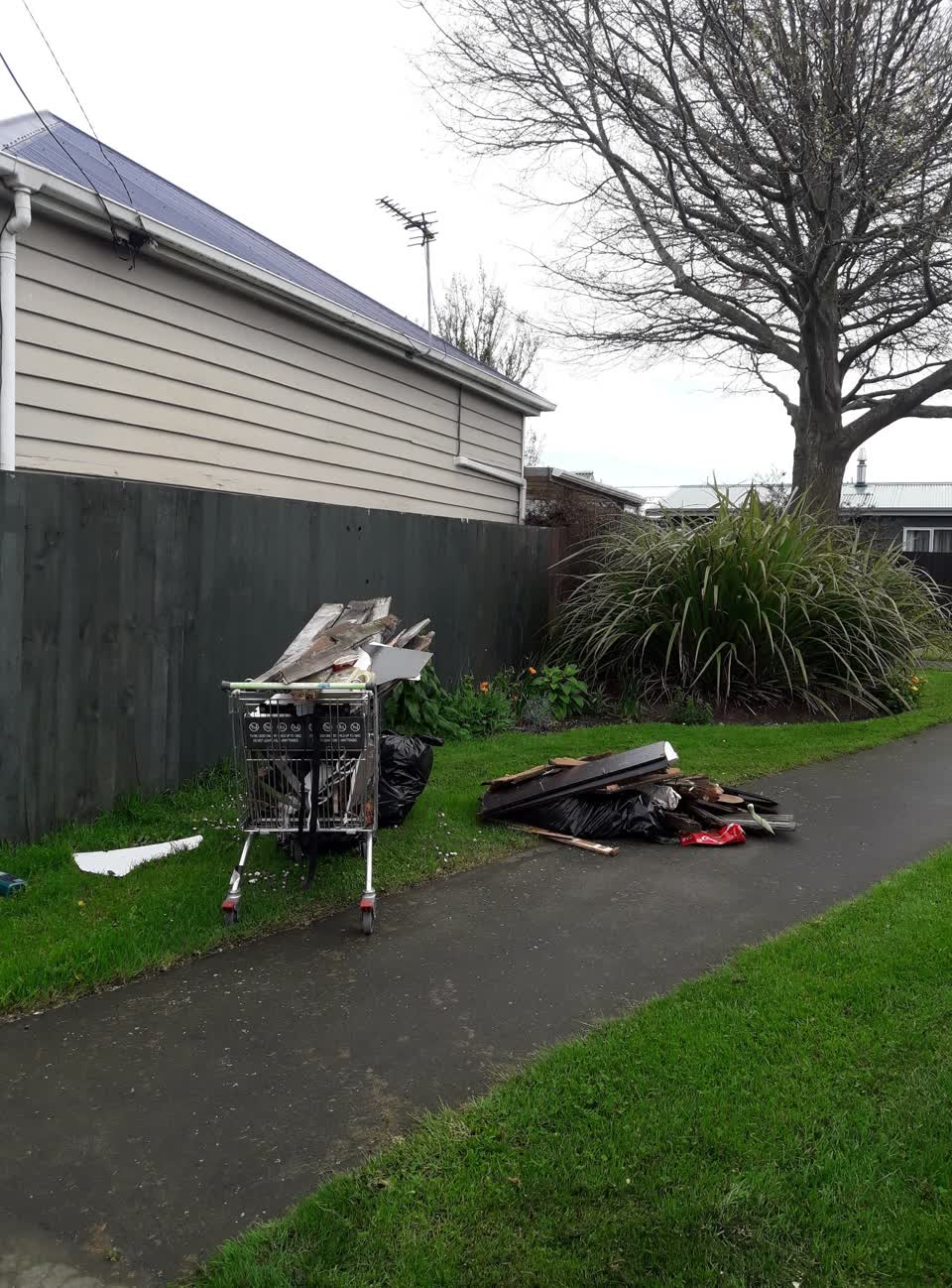 The photograph attached to this rubbish/recycling report