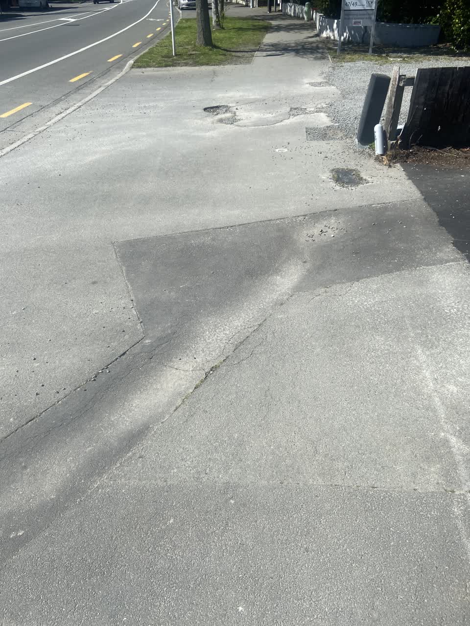The photograph attached to this roading/streets report