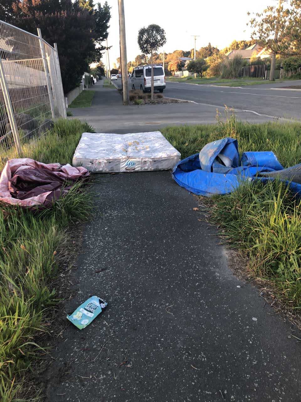 The photograph attached to this rubbish/recycling report