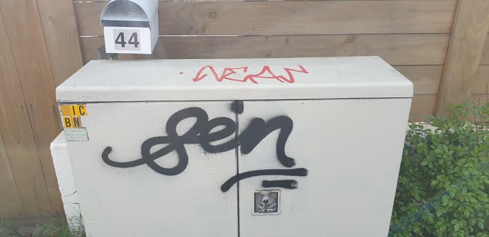 The photograph attached to this graffiti report