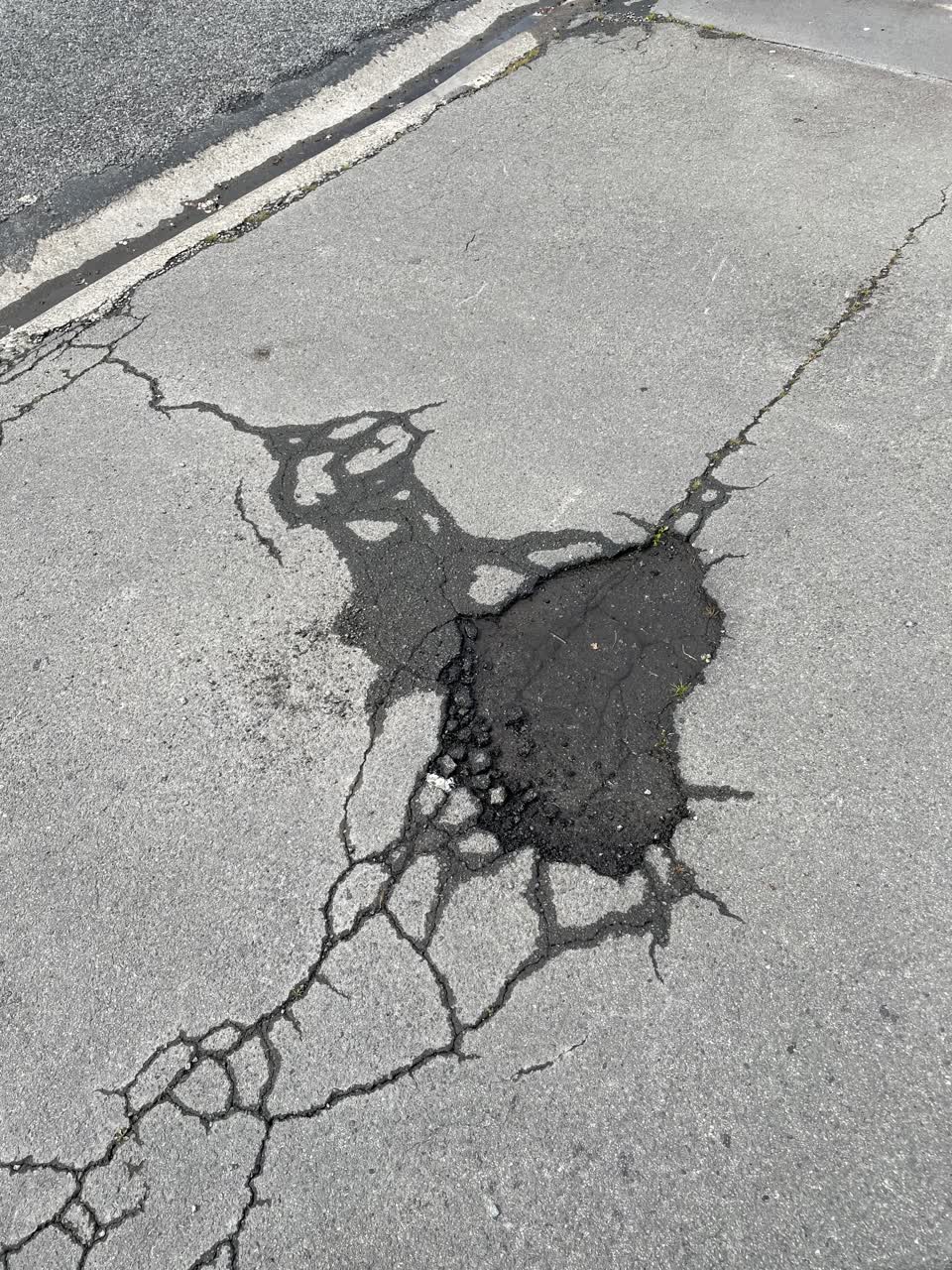 The photograph attached to this roading/streets report