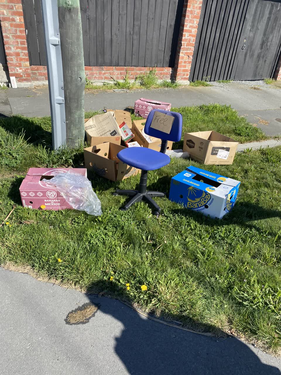 The photograph attached to this rubbish/recycling report