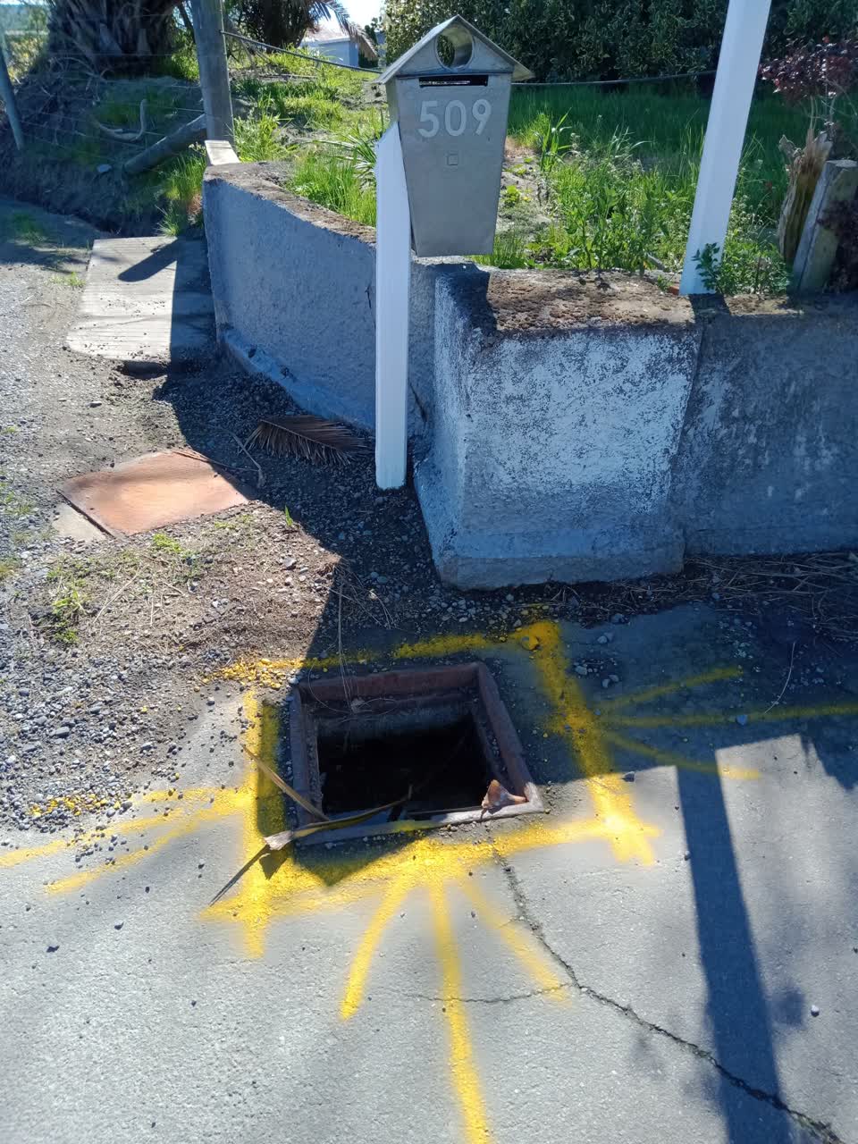 The photograph attached to this roading/streets report
