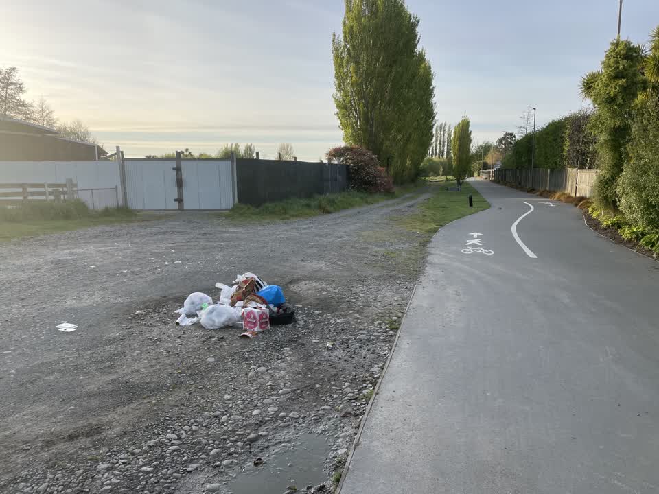 The photograph attached to this rubbish/recycling report