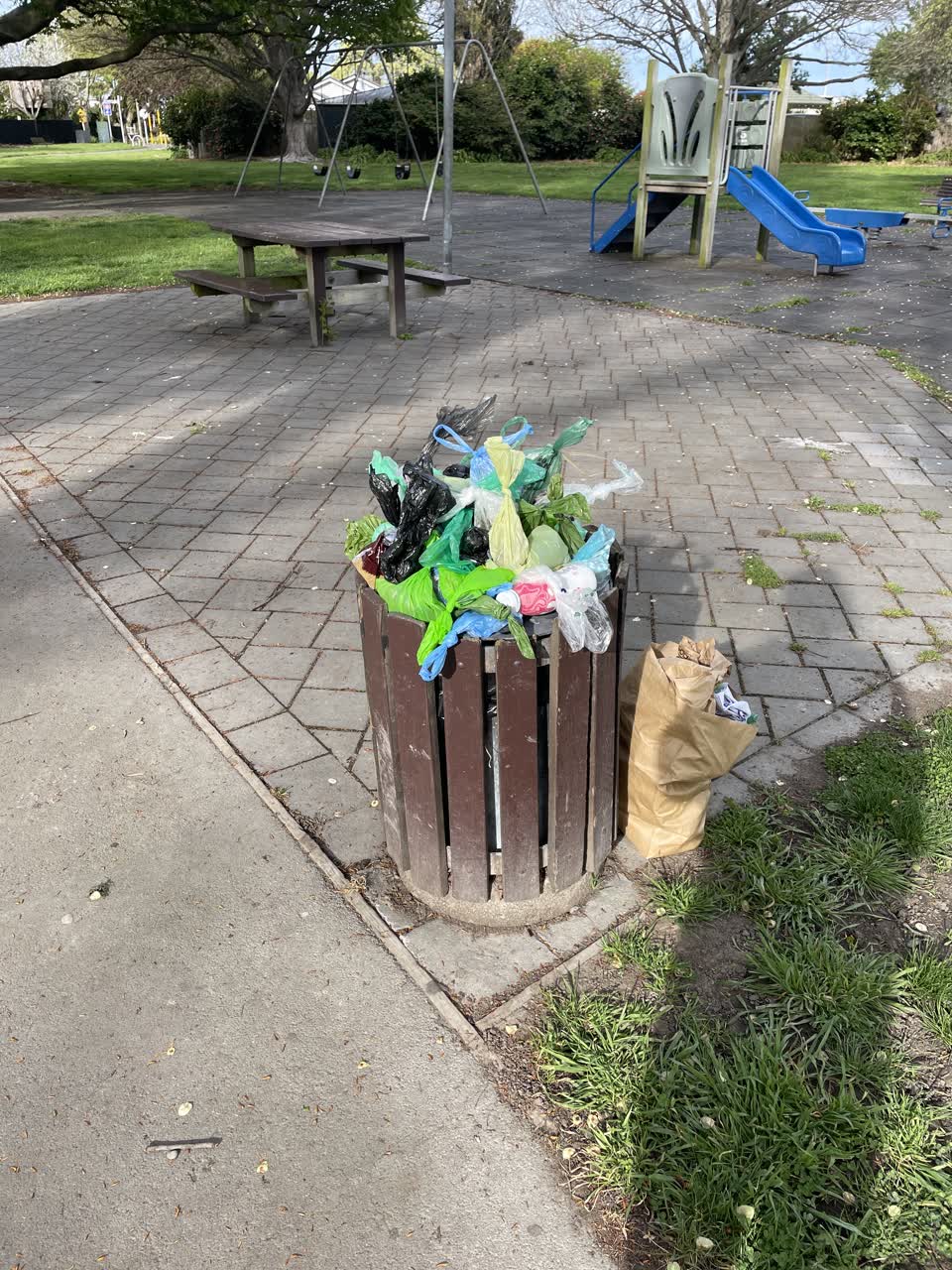 The photograph attached to this rubbish/recycling report