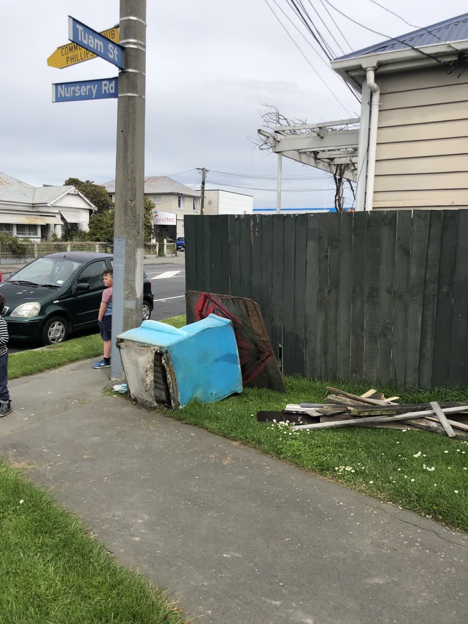 The photograph attached to this rubbish/recycling report