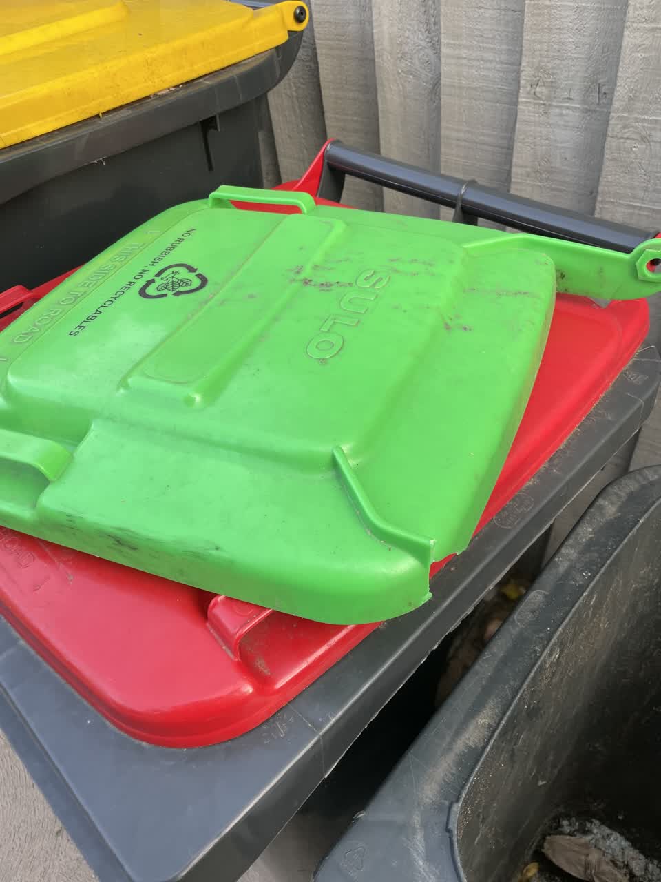 The photograph attached to this rubbish/recycling report