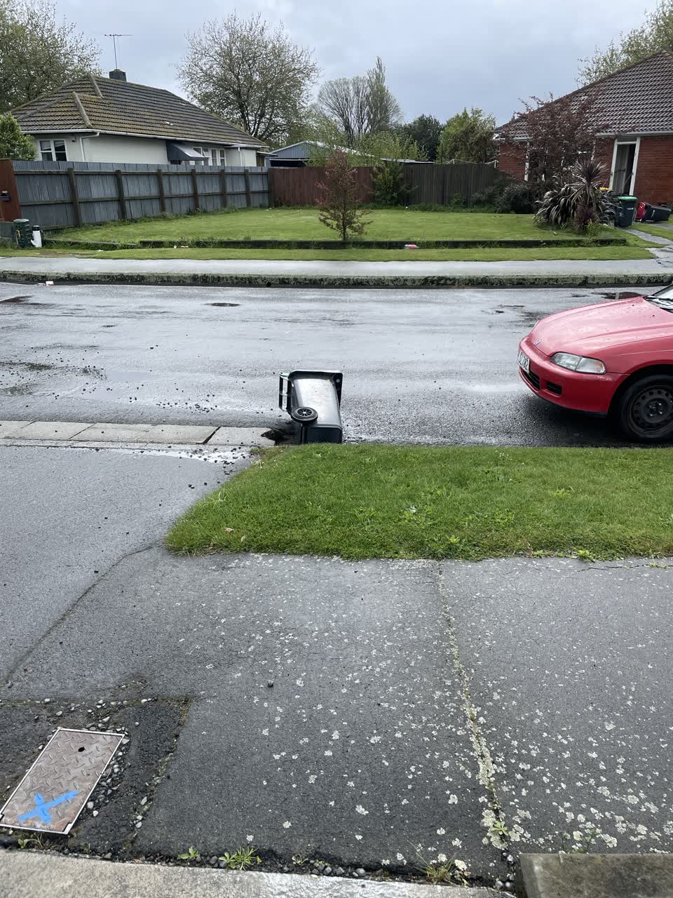 The photograph attached to this rubbish/recycling report