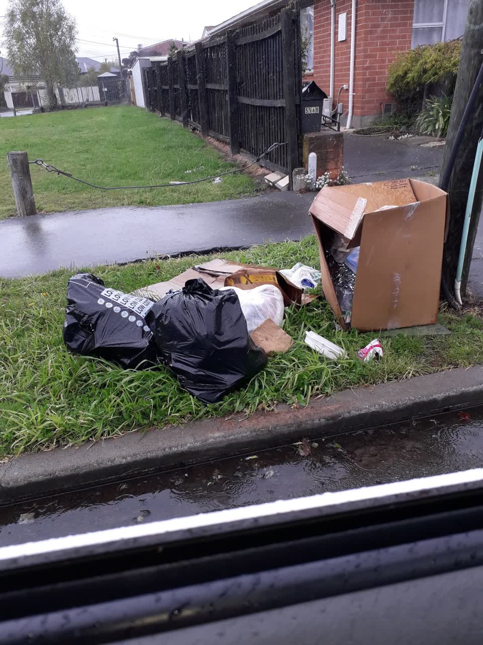 The photograph attached to this rubbish/recycling report