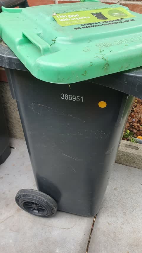 Rubbish/Recycling, a report photo