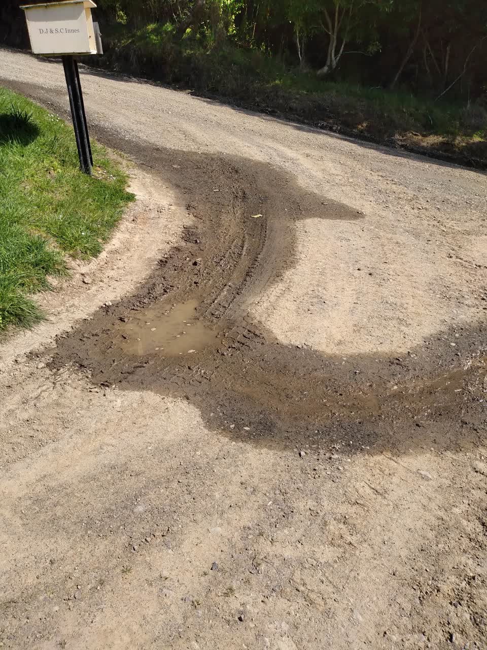 The photograph attached to this roading/streets report