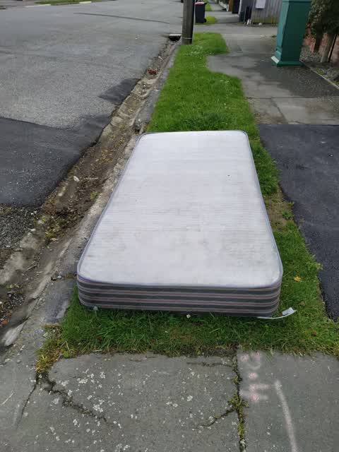 Rubbish/Recycling, a report photo