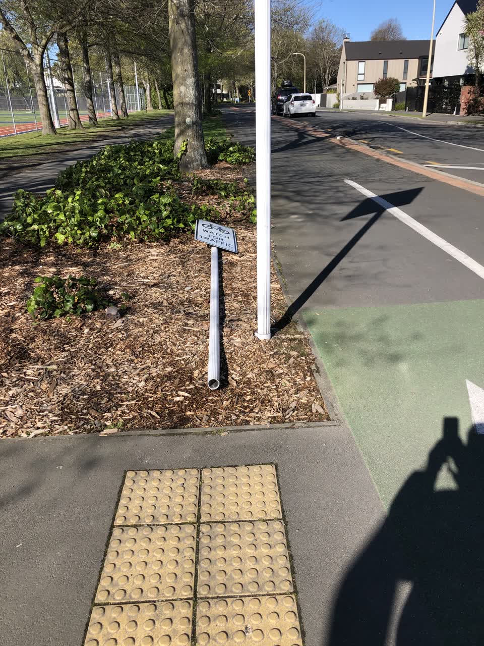 The photograph attached to this roading/streets report