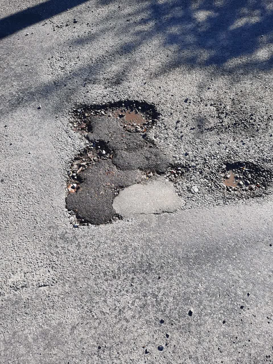 The photograph attached to this roading/streets report