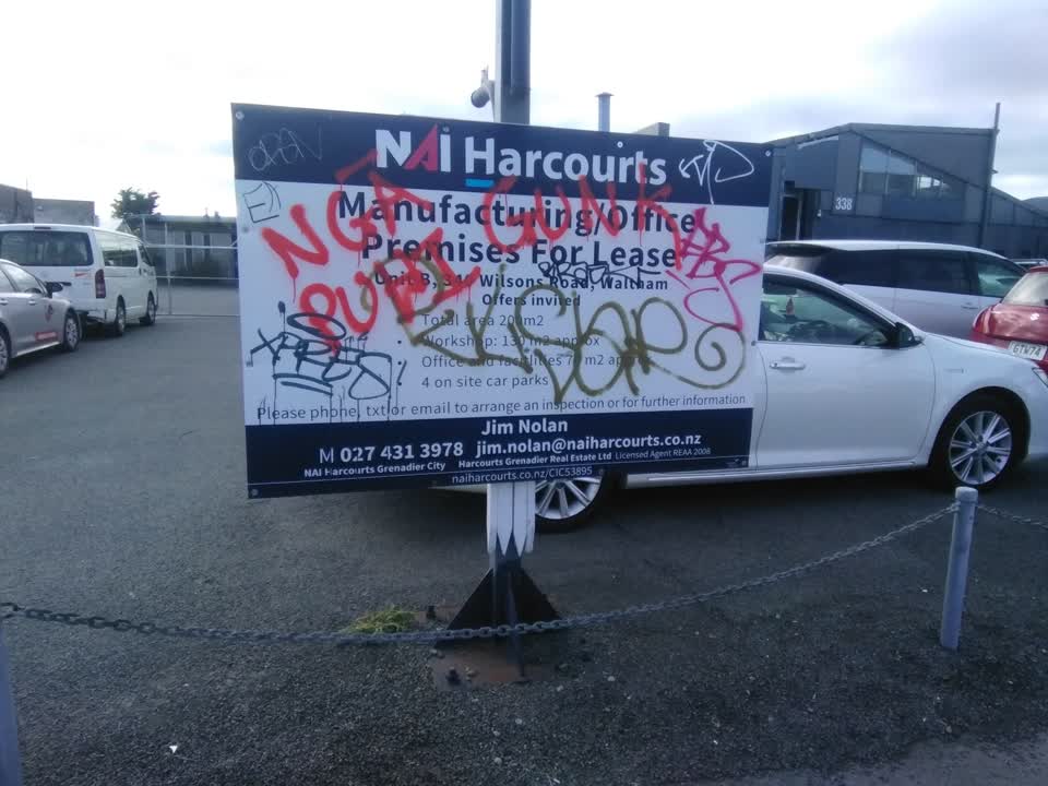 The photograph attached to this graffiti report