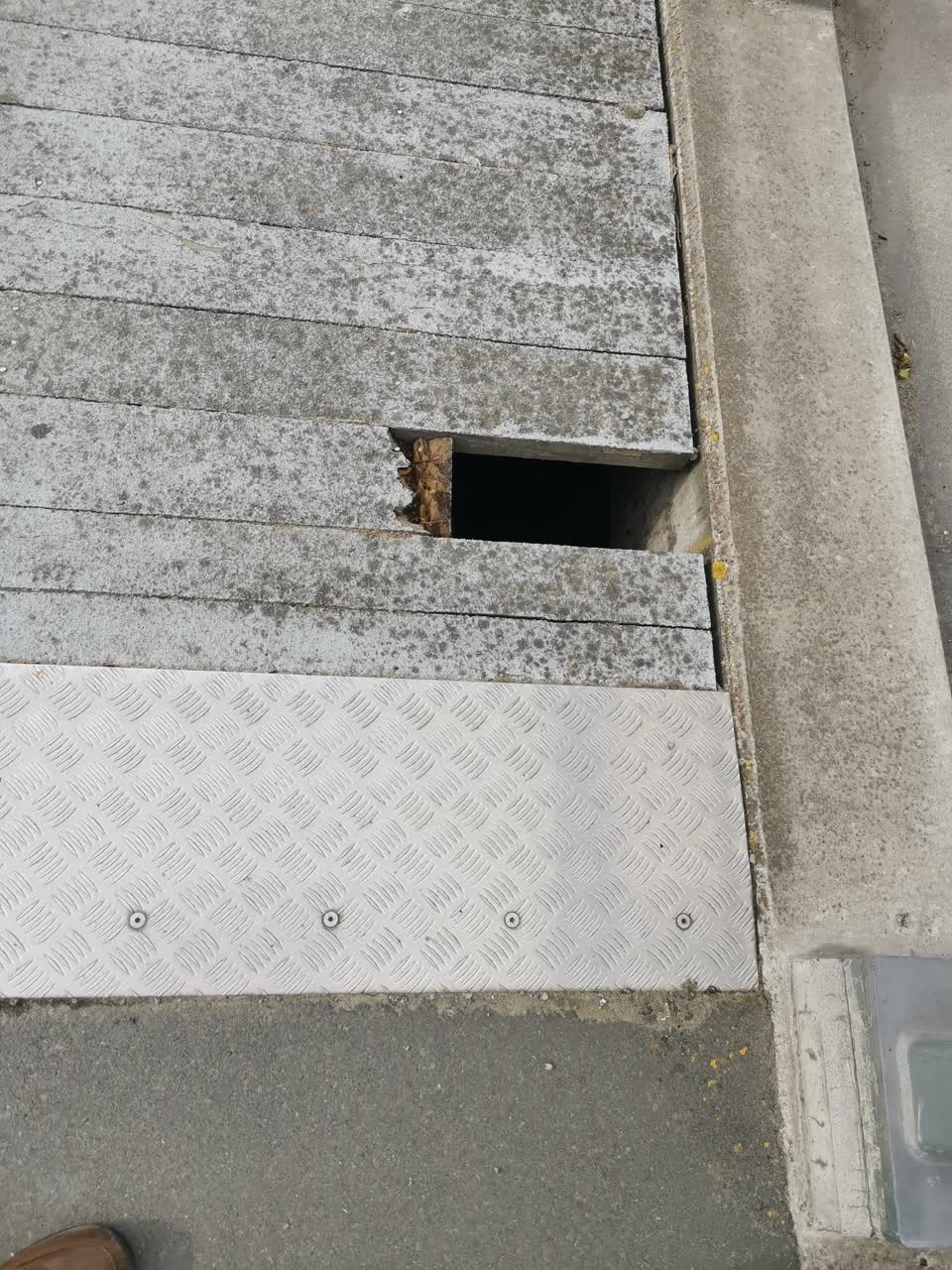 The photograph attached to this roading/streets report