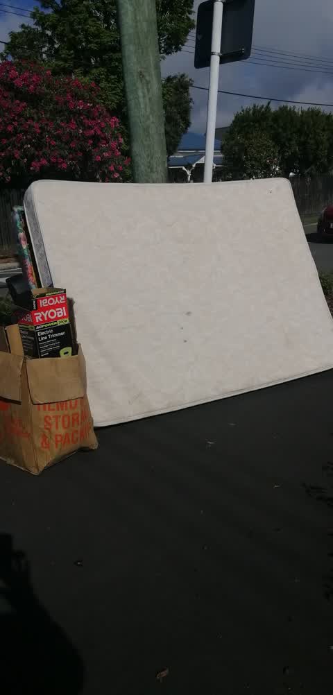 Rubbish/Recycling, a report photo
