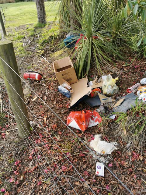 Rubbish/Recycling, a report photo