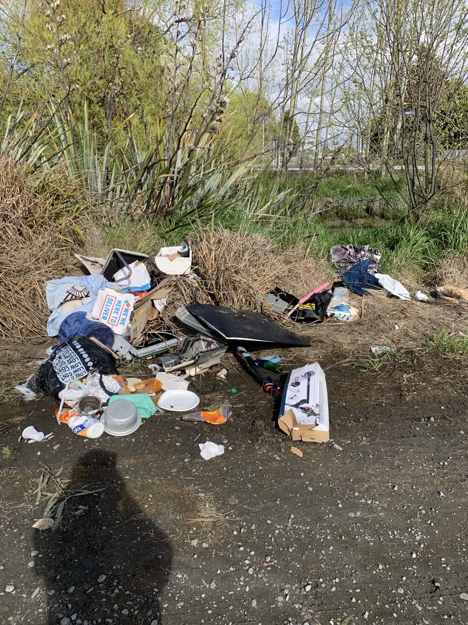 The photograph attached to this rubbish/recycling report