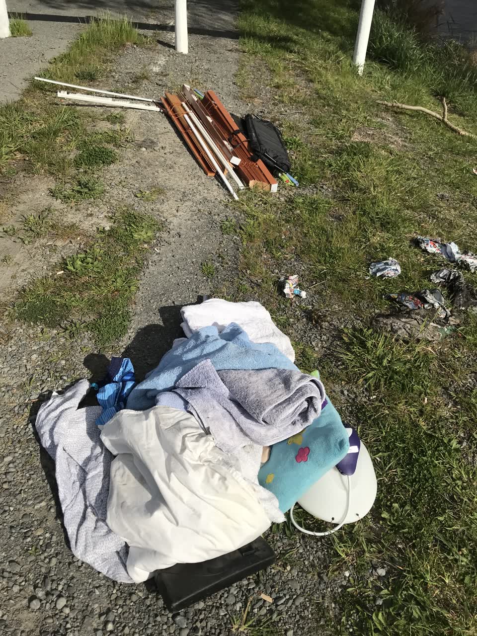 The photograph attached to this rubbish/recycling report