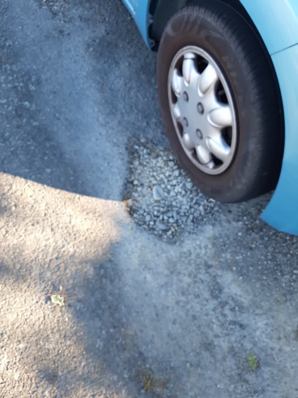 The photograph attached to this roading/streets report