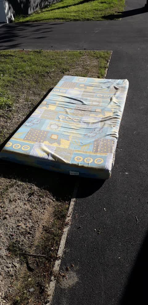 Rubbish/Recycling, a report photo