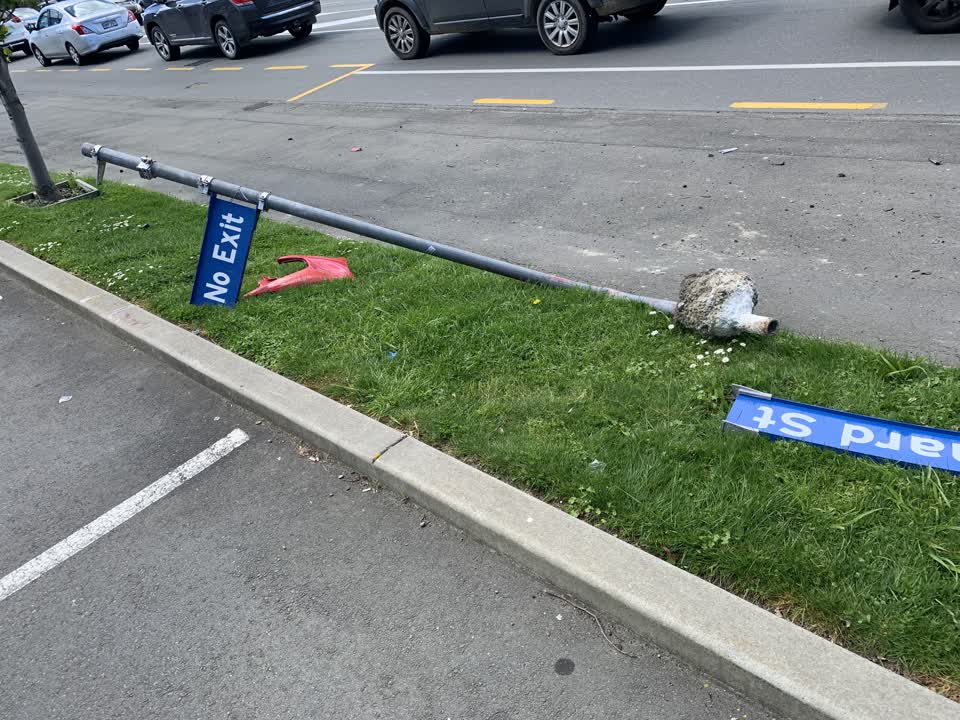 The photograph attached to this roading/streets report