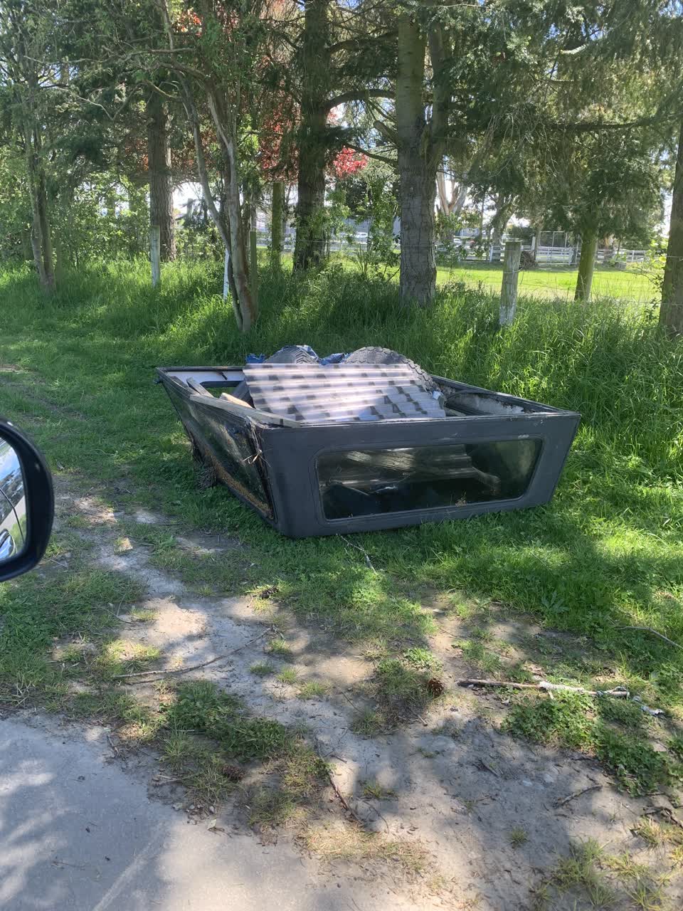 The photograph attached to this rubbish/recycling report