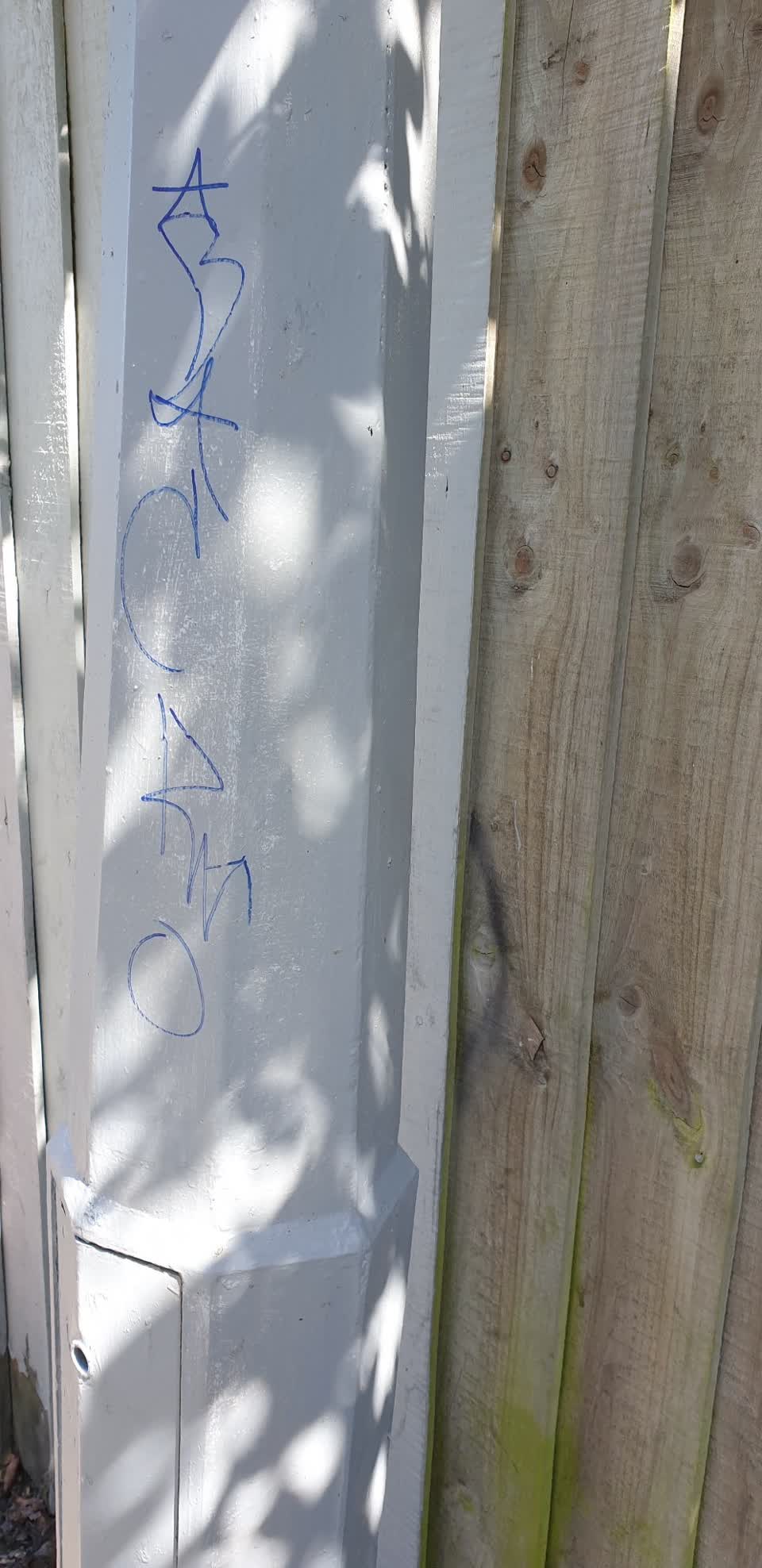 The photograph attached to this graffiti report