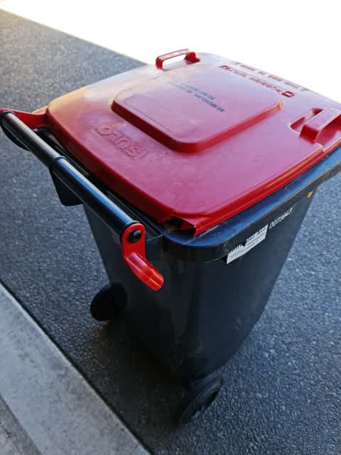 Rubbish/Recycling, a report photo
