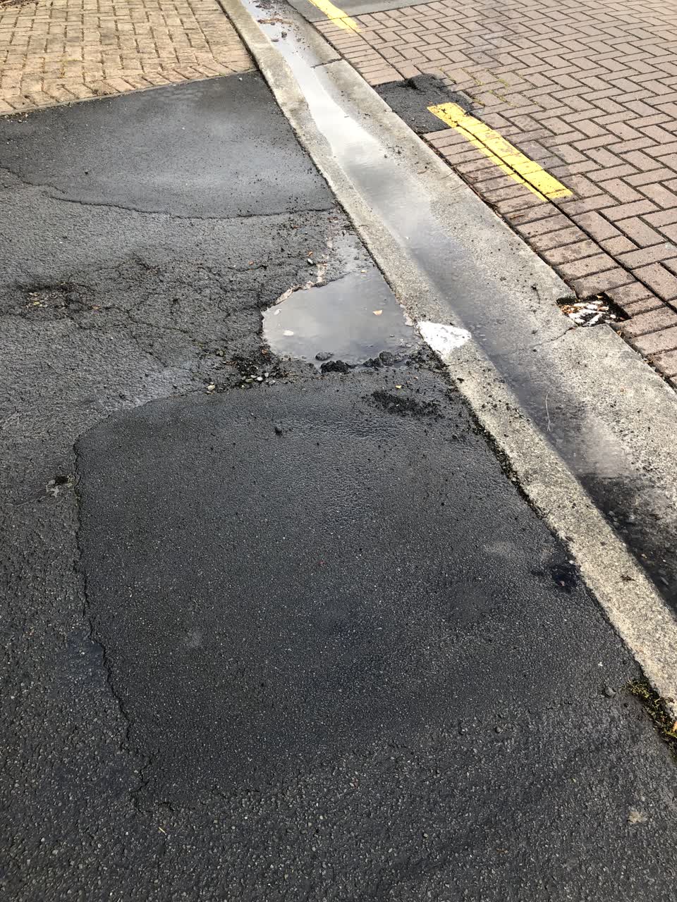The photograph attached to this roading/streets report
