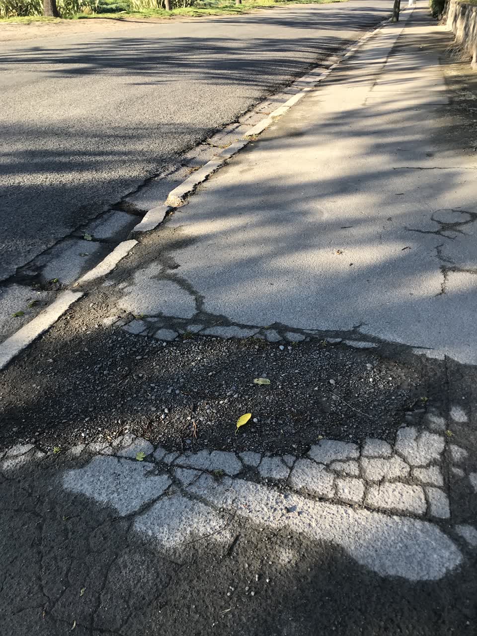 The photograph attached to this roading/streets report