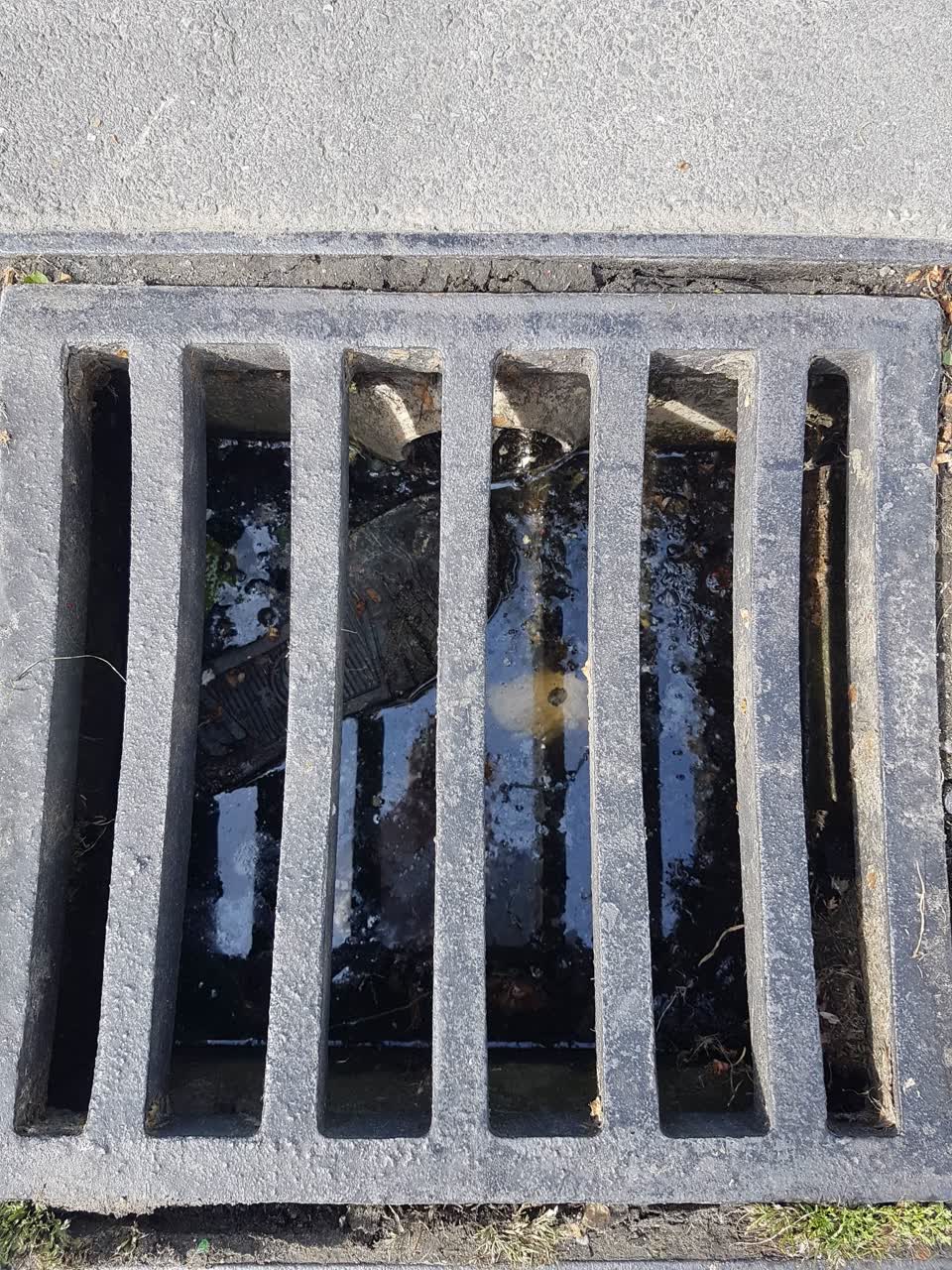 The photograph attached to this sewer - general report