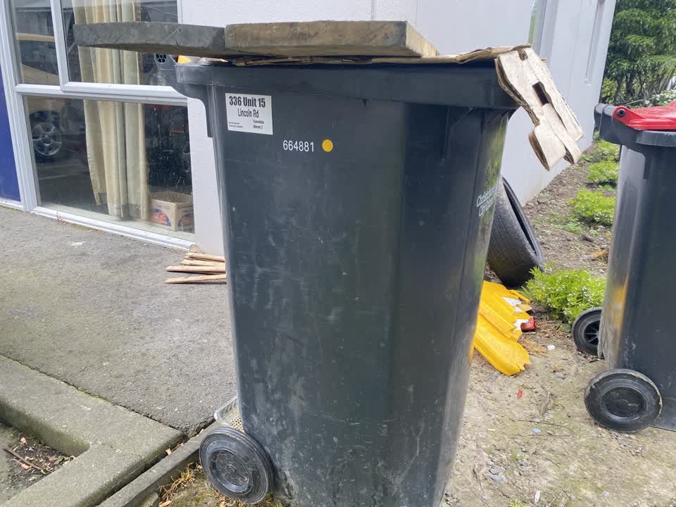 The photograph attached to this rubbish/recycling report
