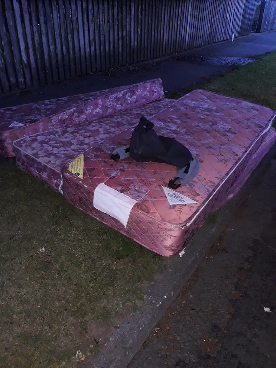 The photograph attached to this rubbish/recycling report
