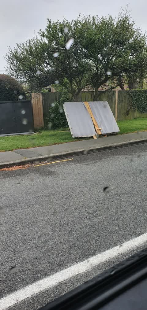 Rubbish/Recycling, a report photo