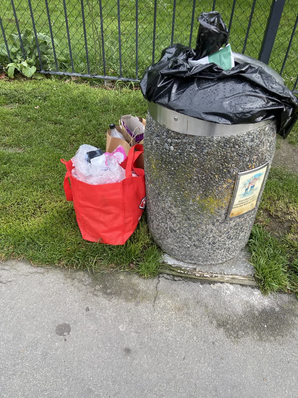 The photograph attached to this rubbish/recycling report