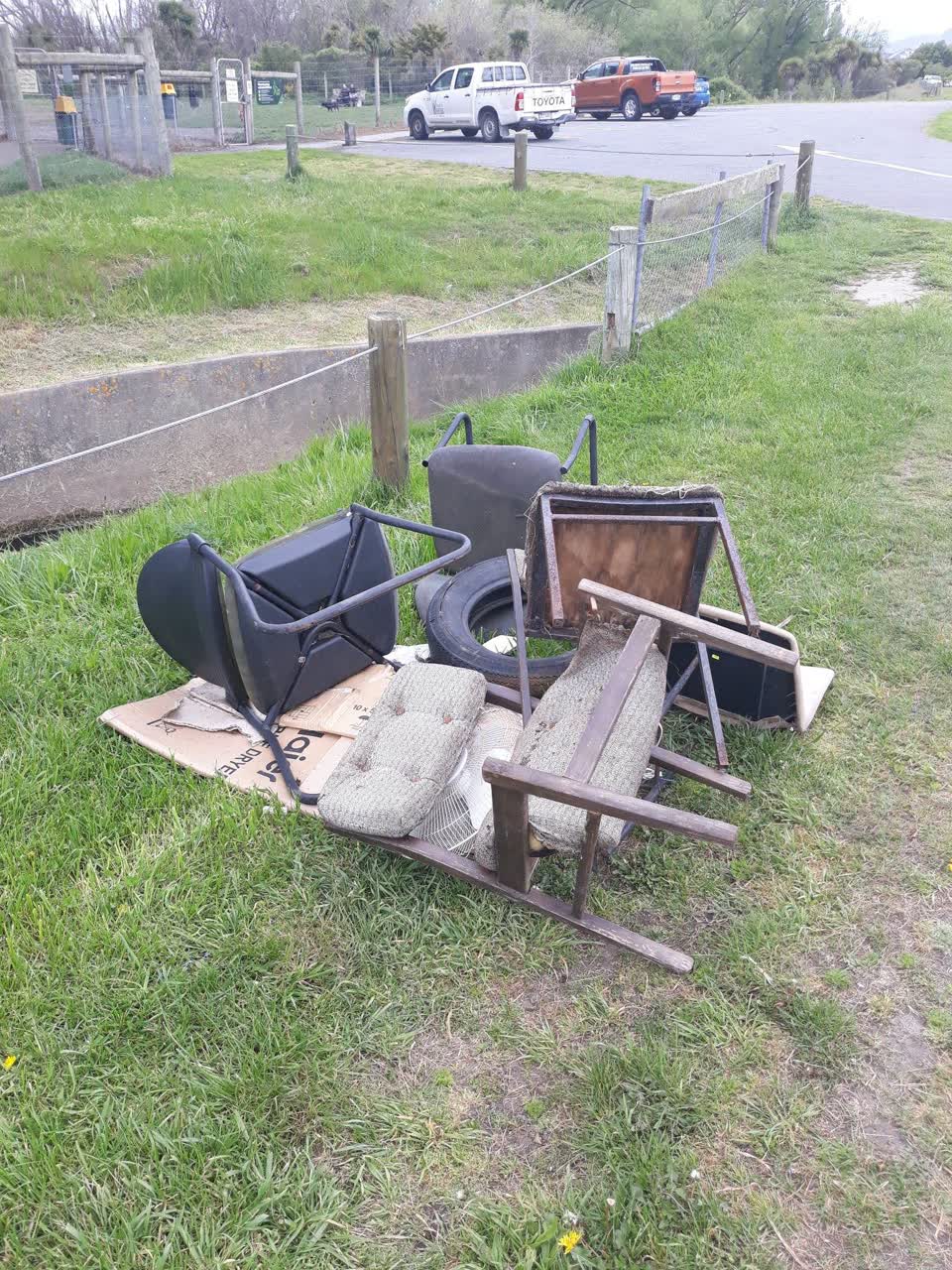 The photograph attached to this rubbish/recycling report