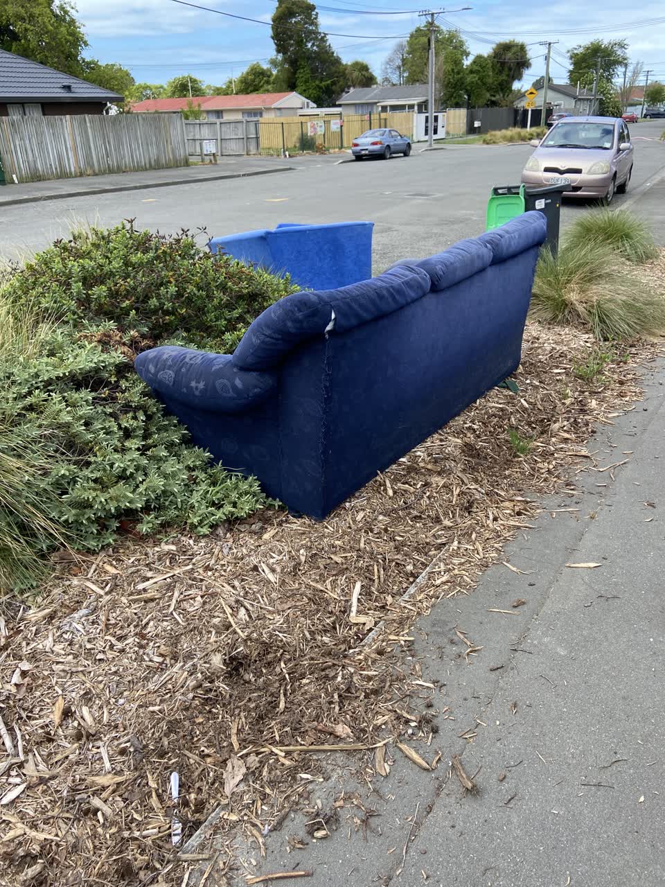 The photograph attached to this rubbish/recycling report