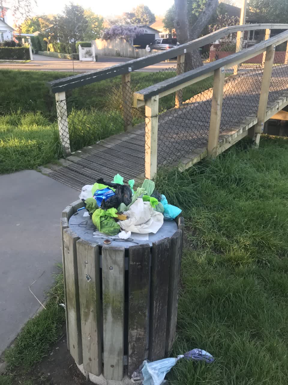 The photograph attached to this rubbish/recycling report