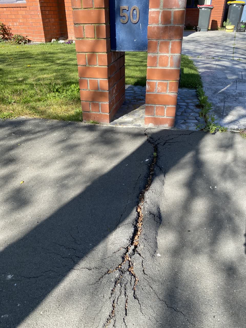 The photograph attached to this roading/streets report