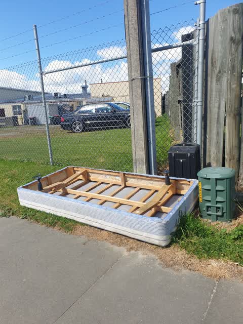 Rubbish/Recycling, a report photo