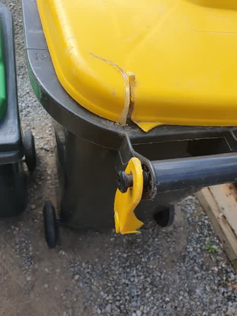 Rubbish/Recycling, a report photo