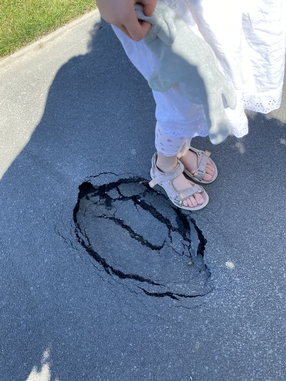 The photograph attached to this roading/streets report