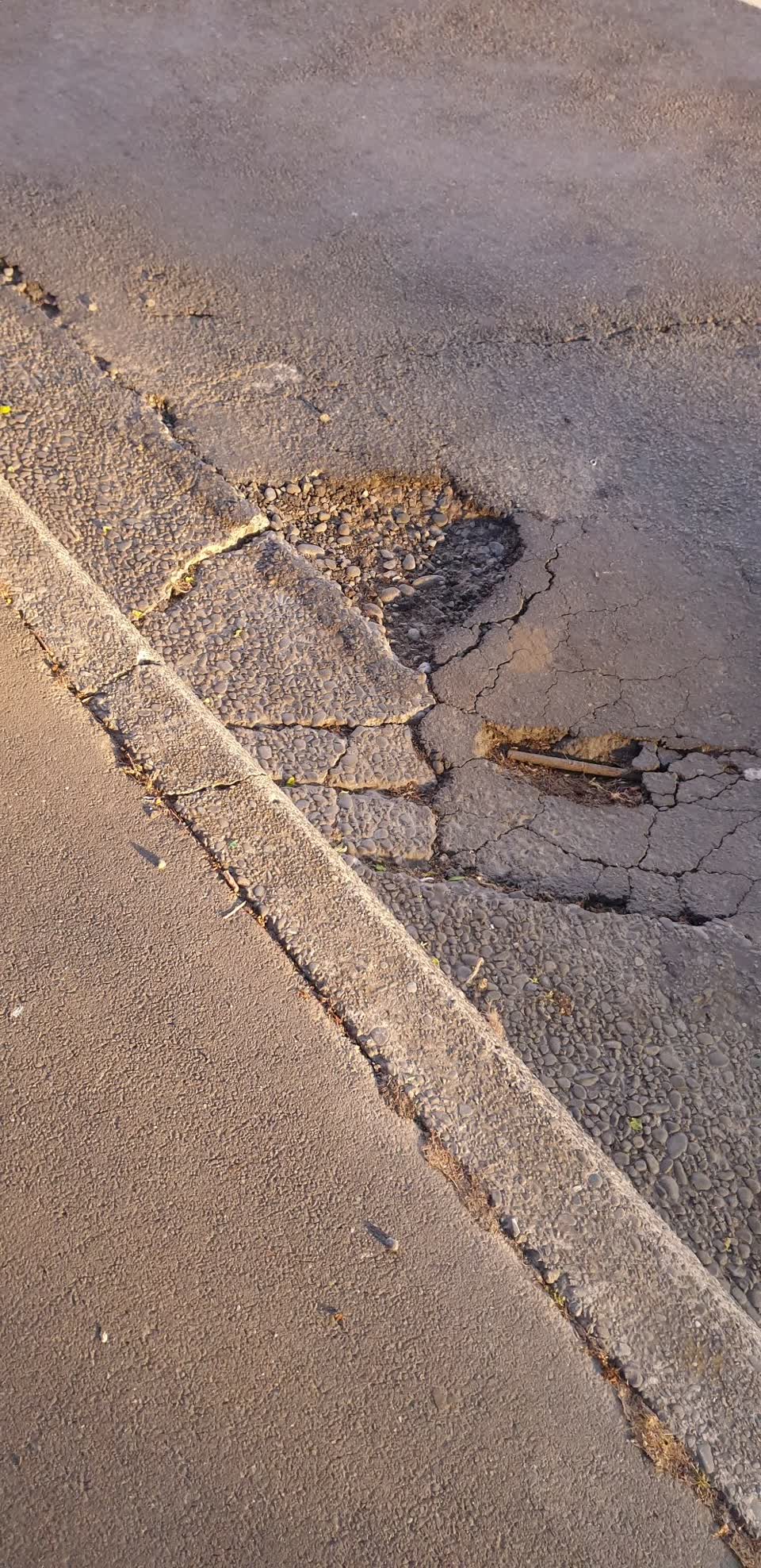 The photograph attached to this roading/streets report